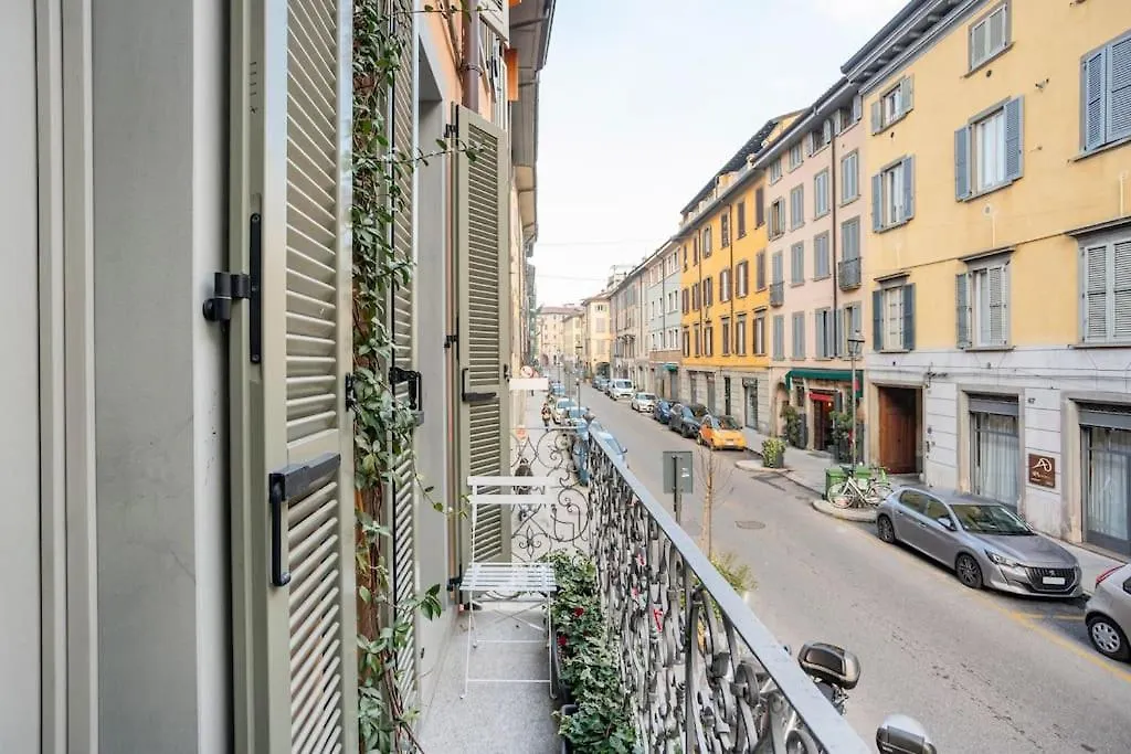 Bergamo Center Suite Mia - Modern & Green + Wifi 0*,  Italy